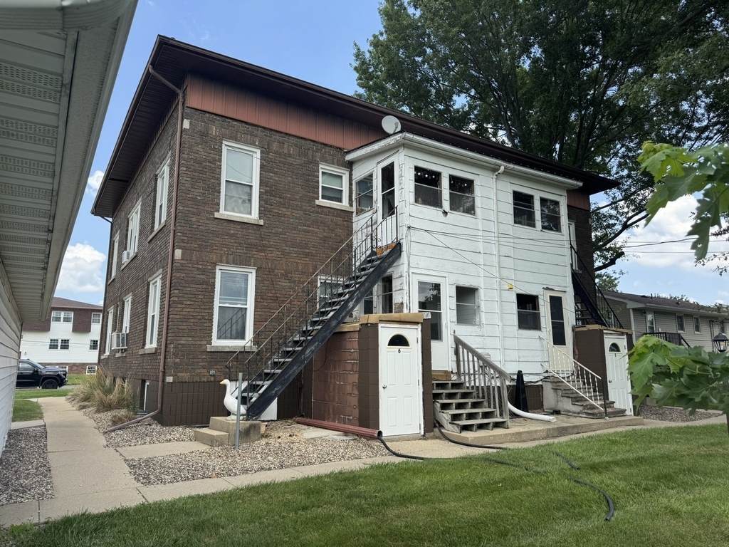209 E 10th Street - Photo 14