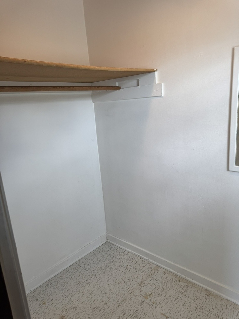 209 E 10th Street - Photo 9