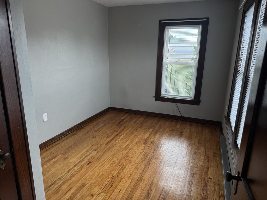 209 E 10th Street - Photo 11