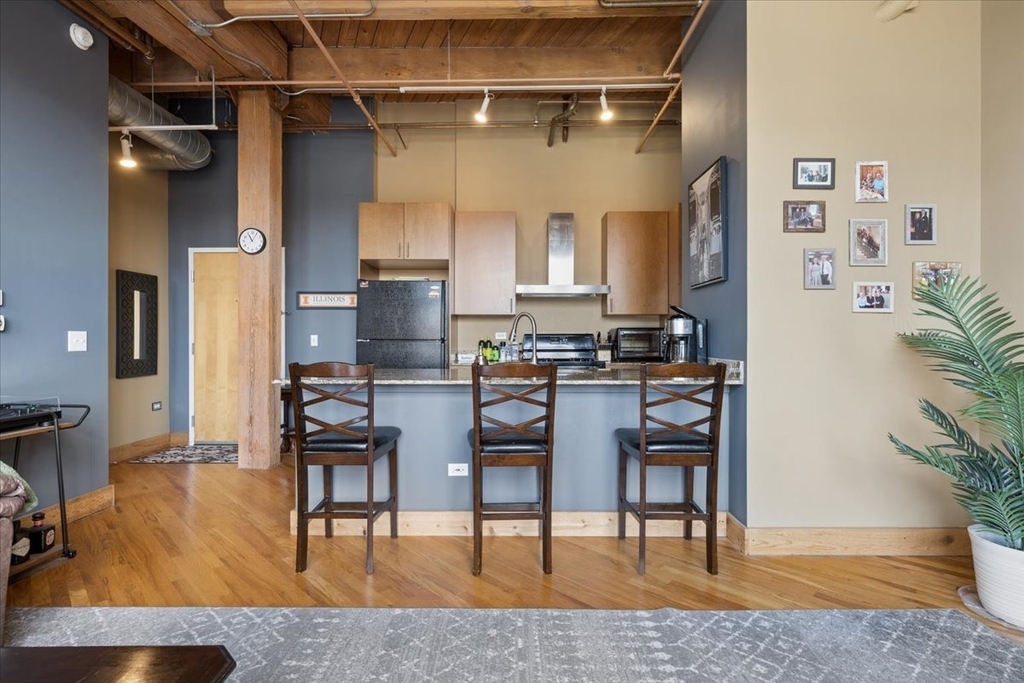 1040 W Adams Street - Photo 6