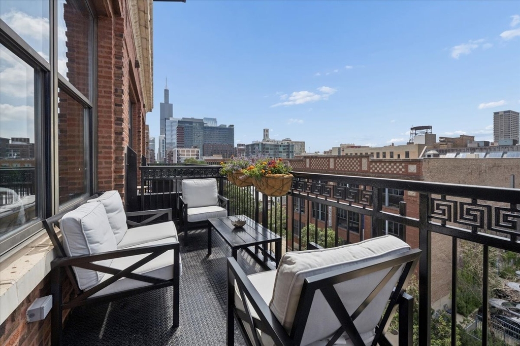 1040 W Adams Street - Photo 11