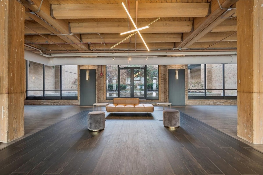 1040 W Adams Street - Photo 15