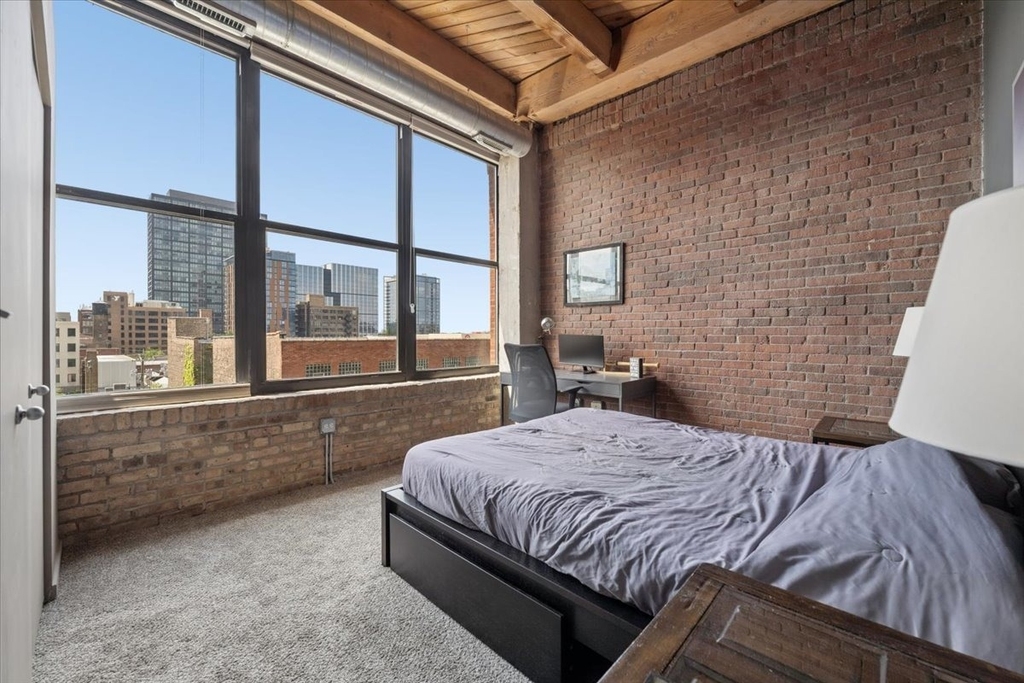 1040 W Adams Street - Photo 8
