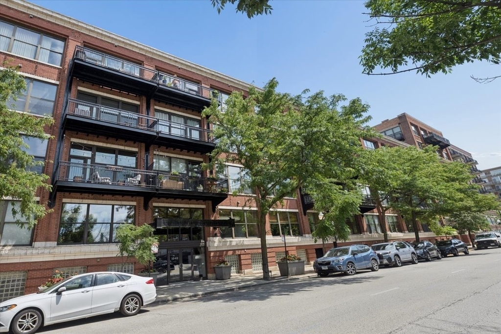 1040 W Adams Street - Photo 0