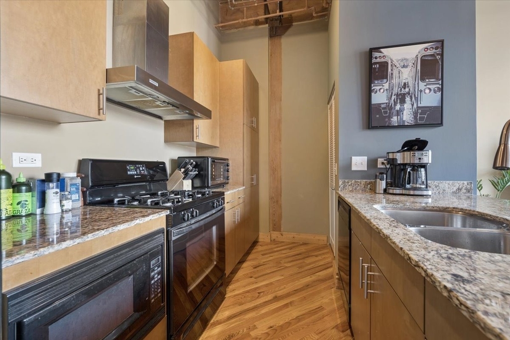 1040 W Adams Street - Photo 7