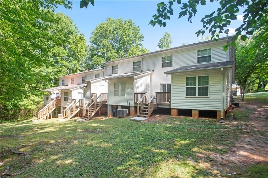 6712 Lakewood Drive - Photo 2