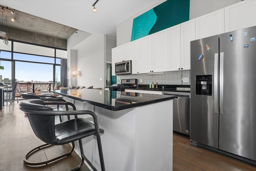 321 S Sangamon Street - Photo 1