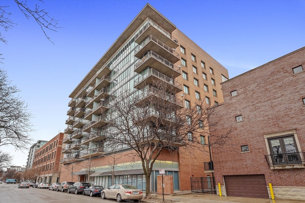 321 S Sangamon Street - Photo 0