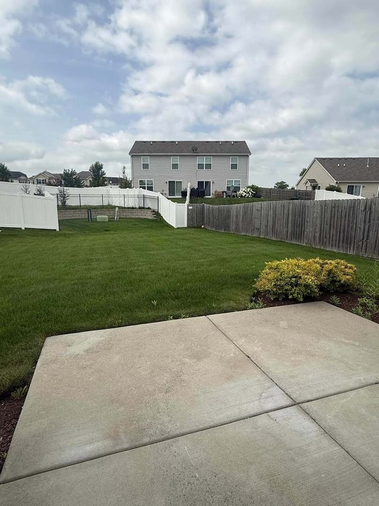 628 Florence Street - Photo 2