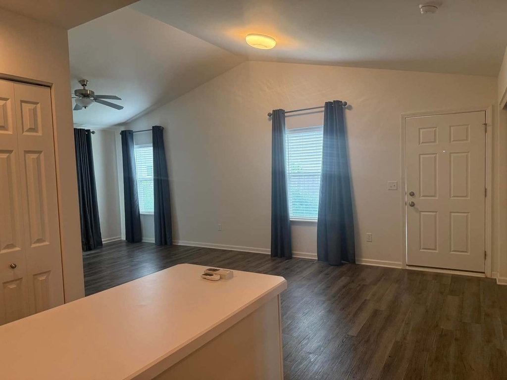 628 Florence Street - Photo 8