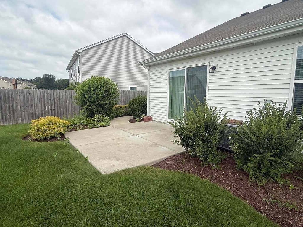 628 Florence Street - Photo 1