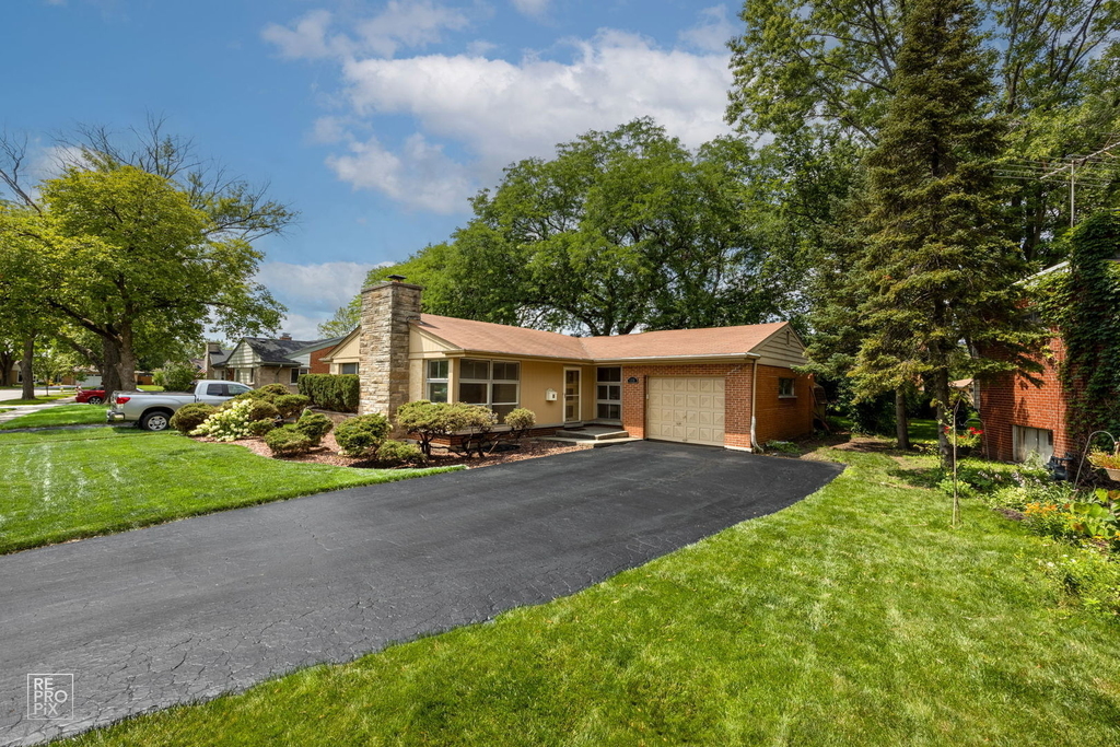 415 E Atwater Avenue - Photo 1