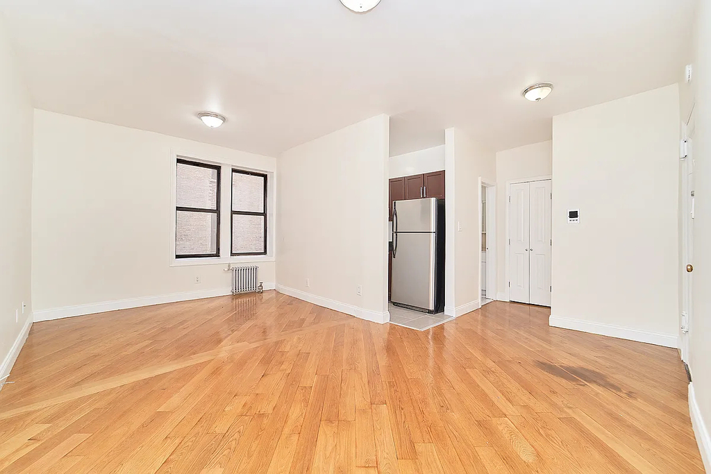 West 204th Street - Photo 0