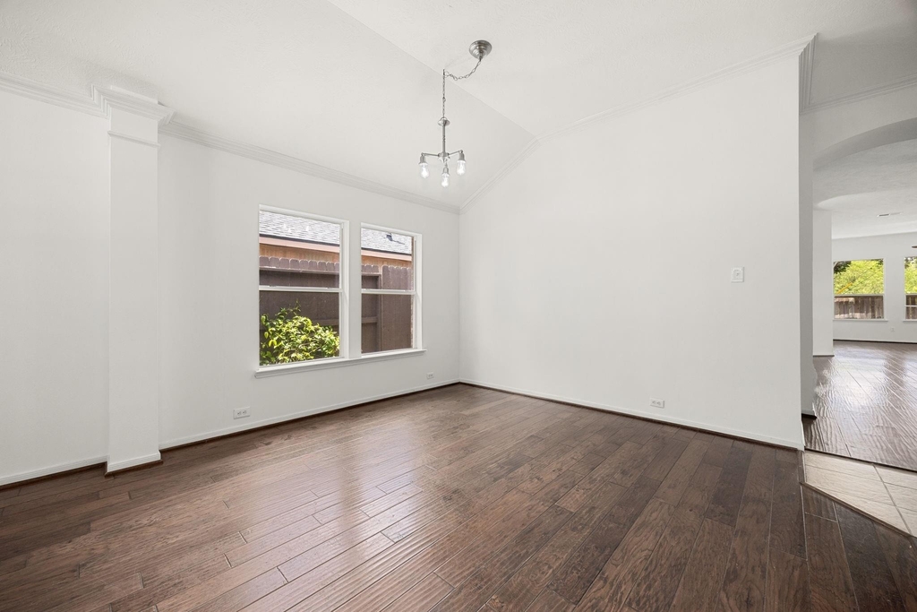25030 Emporia Point Court - Photo 6