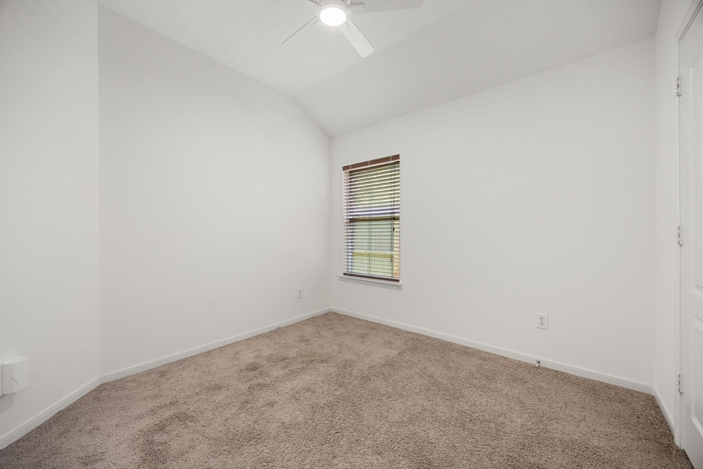 25030 Emporia Point Court - Photo 21