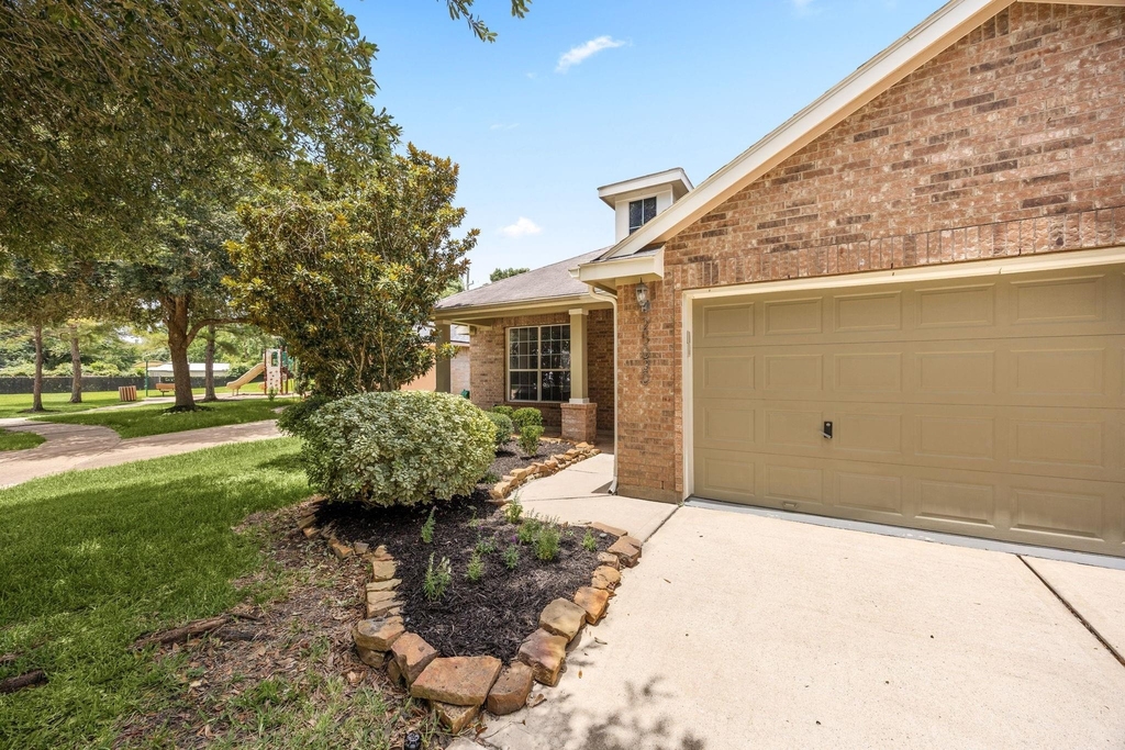 25030 Emporia Point Court - Photo 2