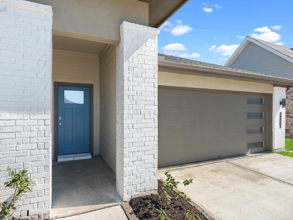 3335 Silverton Drive - Photo 2