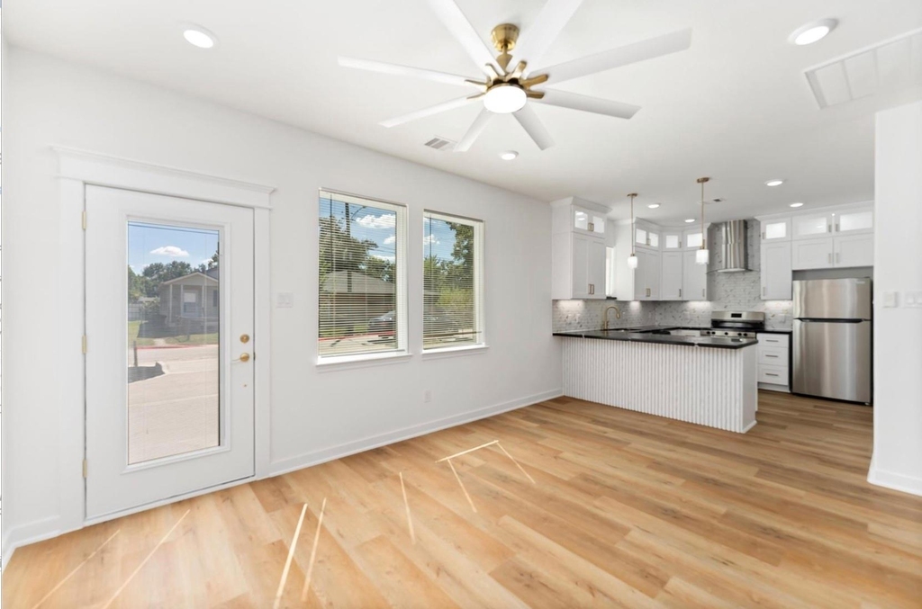 7809 Queen Street - Photo 3