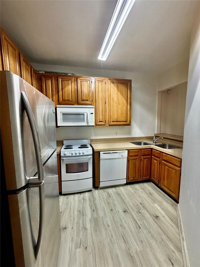 2213 S Braeswood Boulevard - Photo 3