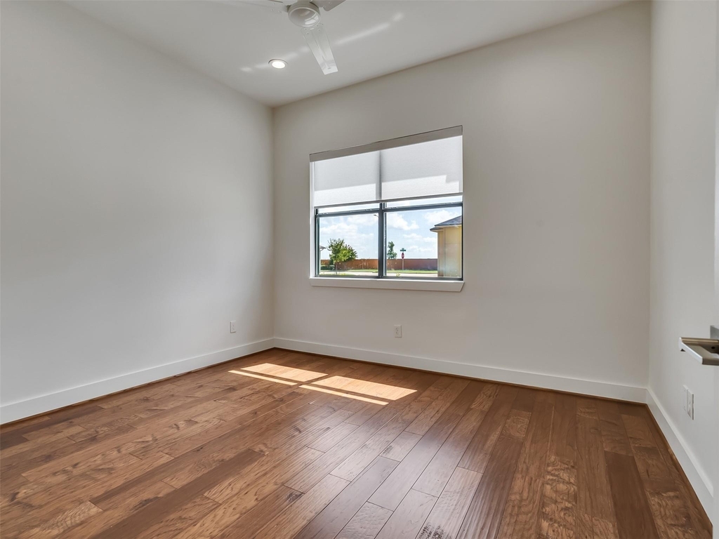 10330 Grove Row Avenue - Photo 15