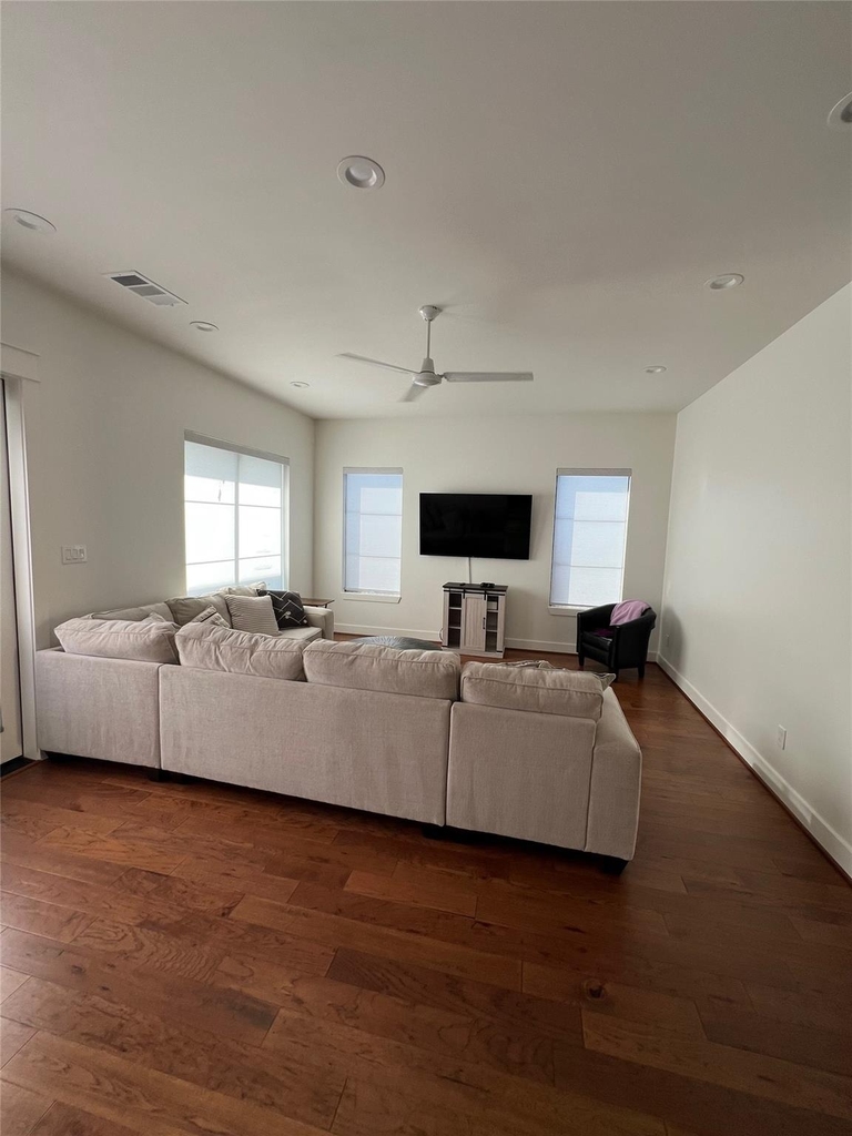 10330 Grove Row Avenue - Photo 6