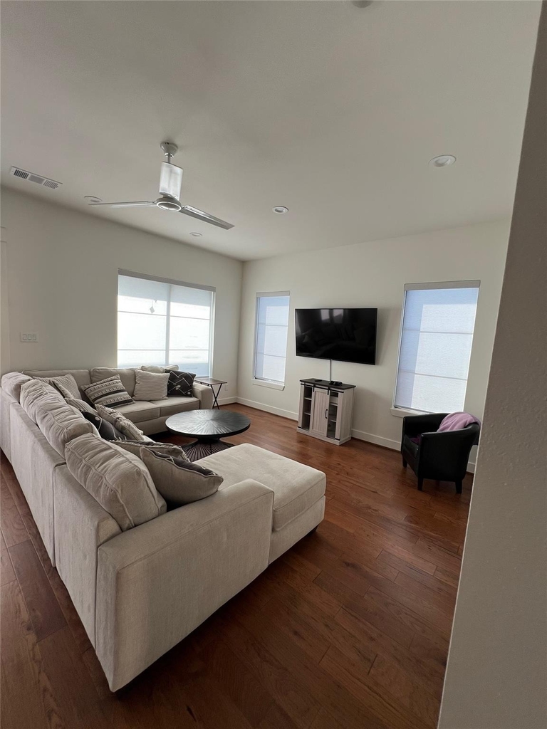 10330 Grove Row Avenue - Photo 3