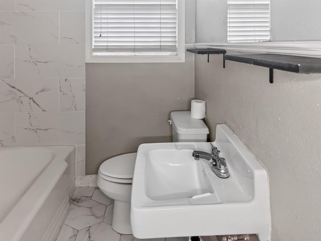 2313 Avenue L - Photo 23