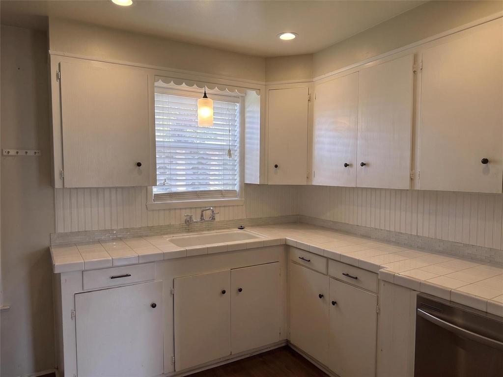 2313 Avenue L - Photo 10