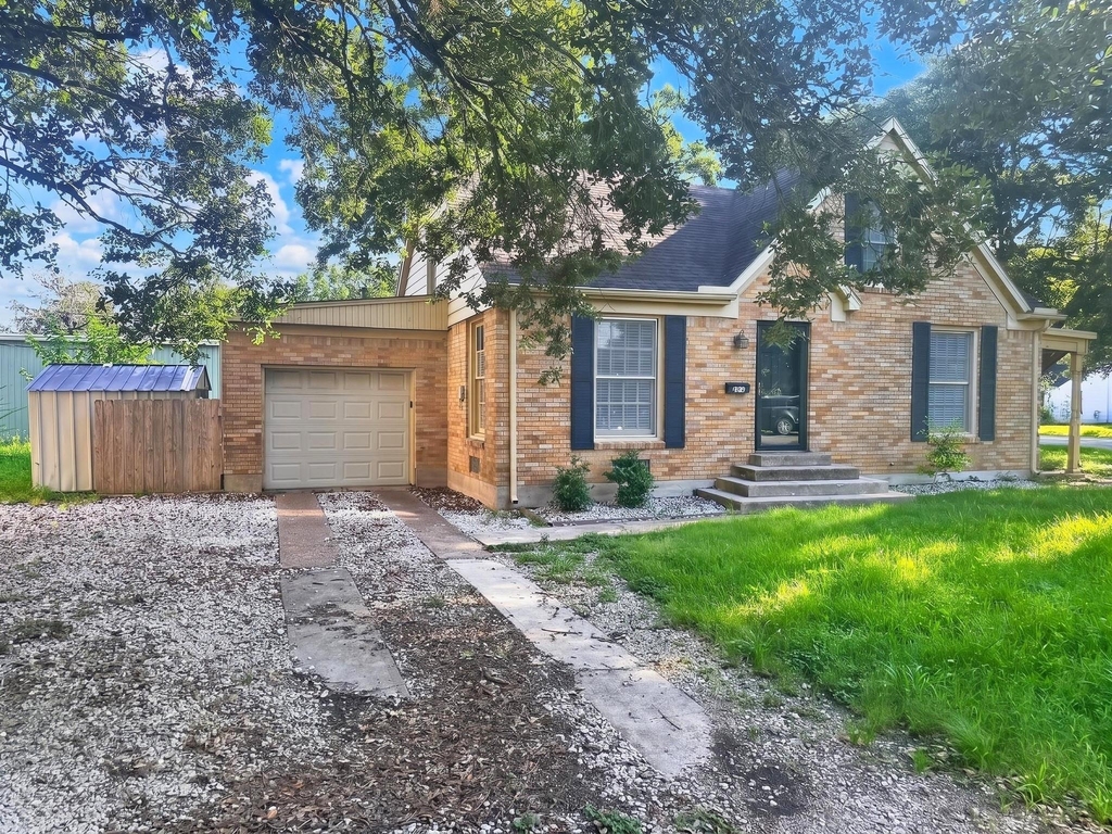 2313 Avenue L - Photo 0