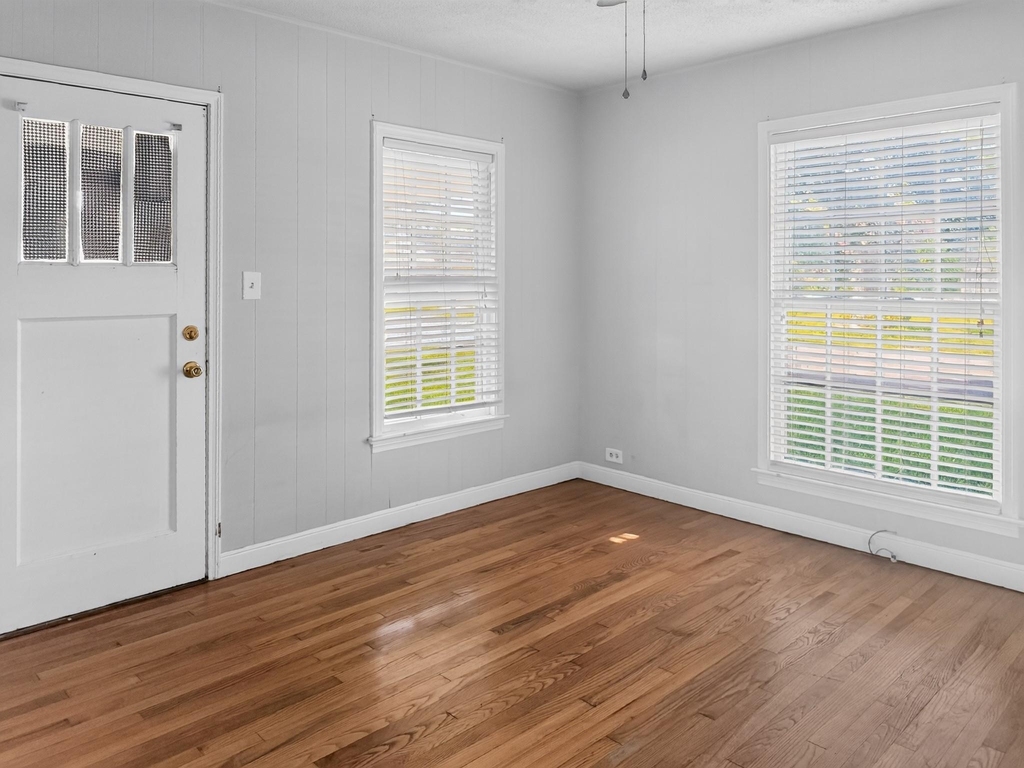 2313 Avenue L - Photo 16