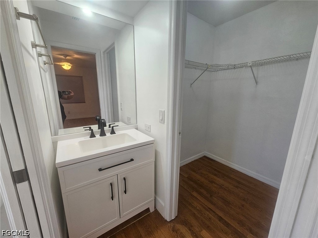 5989 Hillyer Court W - Photo 11