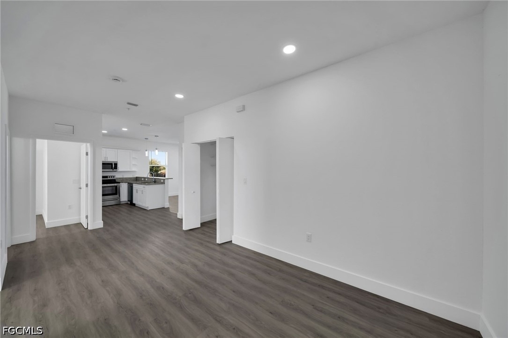 275 Sw 4th Street - Photo 1