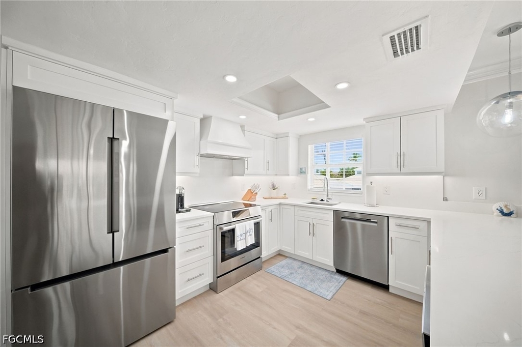 666 3rd Street S - Photo 3