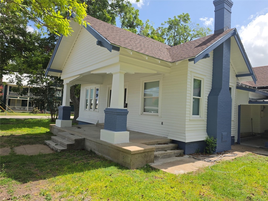 101 N N Hackberry - Photo 2