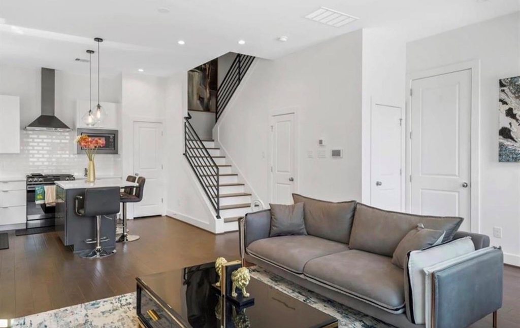 5823 Dolores Street - Photo 2