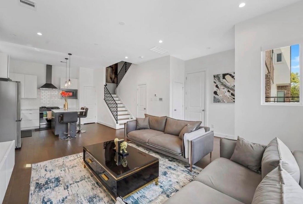 5823 Dolores Street - Photo 3