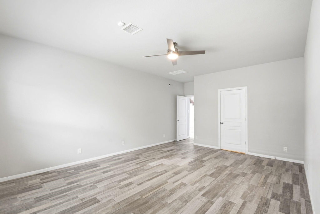 16203 Centennial Light Drive - Photo 17
