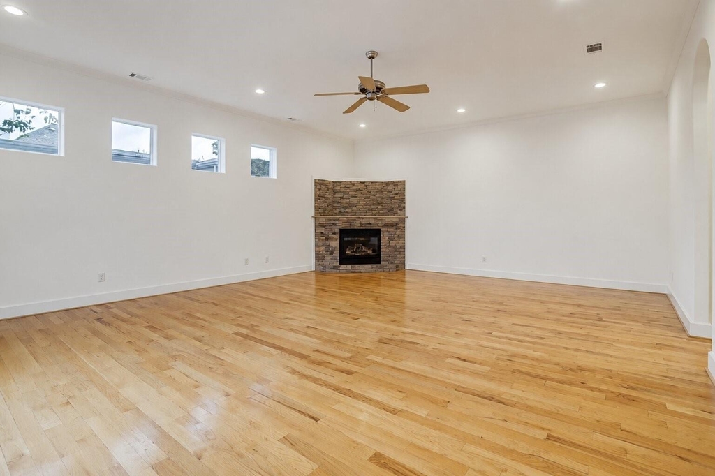 1412 Castle Court - Photo 6