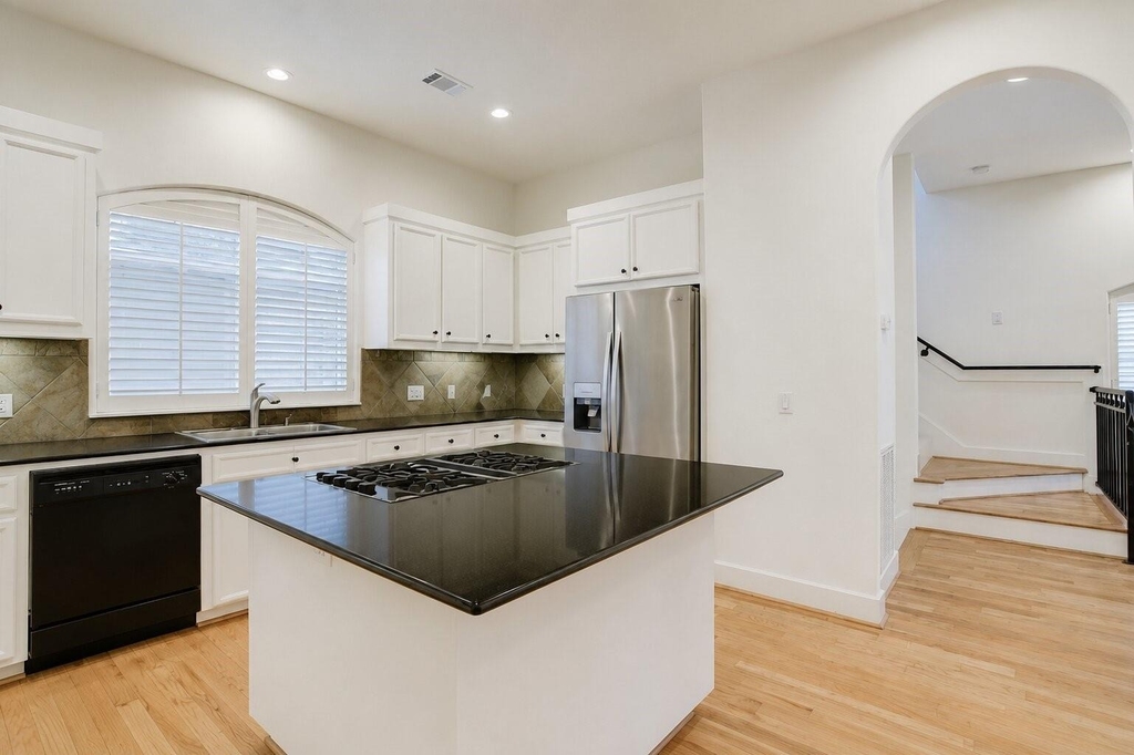 1412 Castle Court - Photo 8