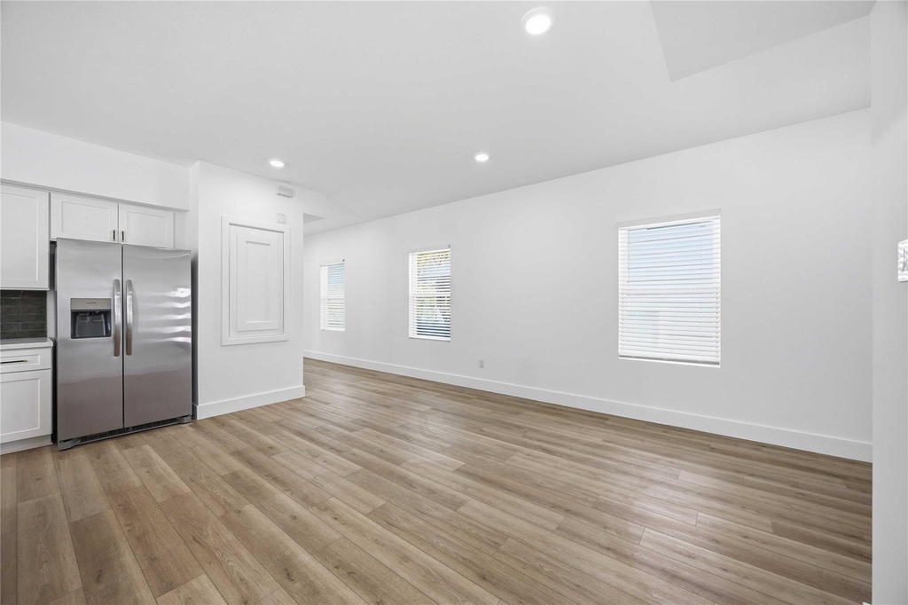 801 E 32nd 1/2 Street - Photo 15