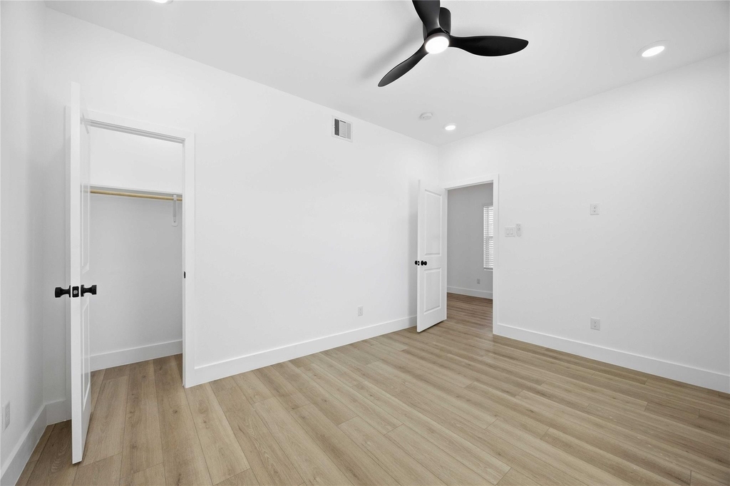 801 E 32nd 1/2 Street - Photo 25