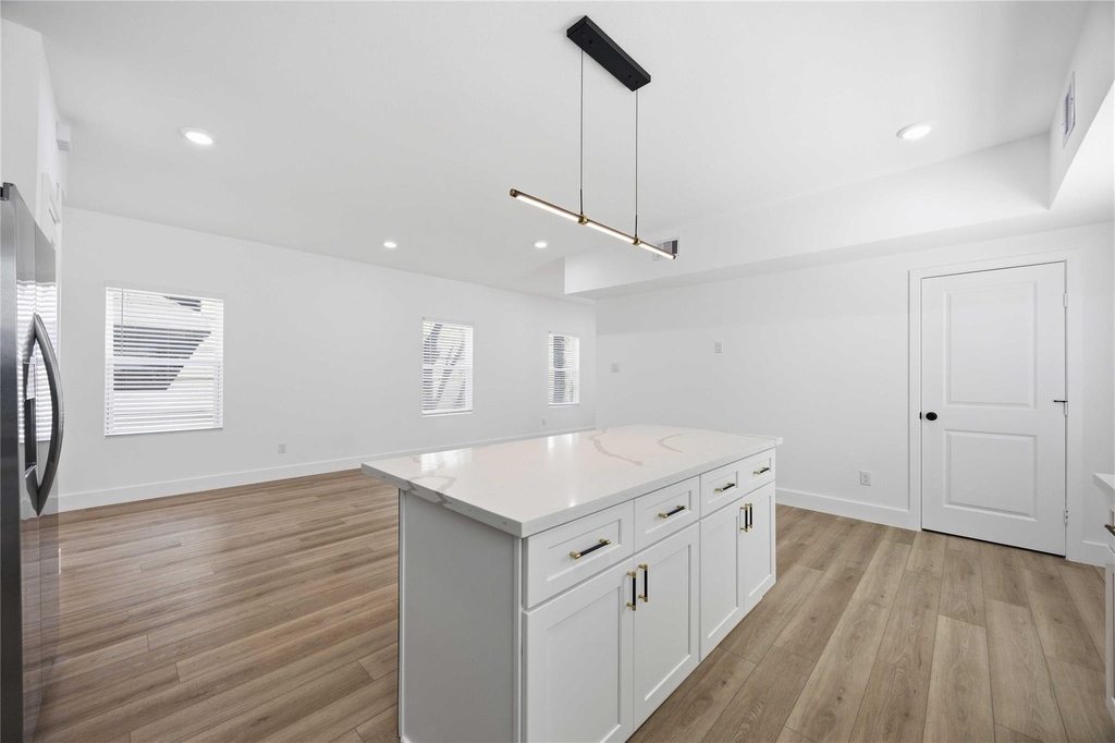 801 E 32nd 1/2 Street - Photo 11