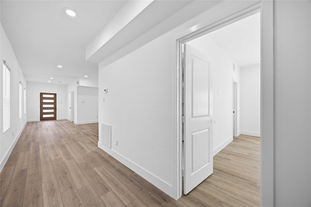 801 E 32nd 1/2 Street - Photo 21