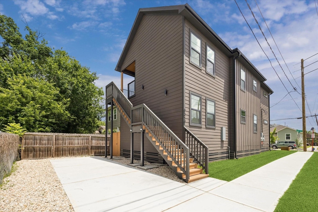 801 E 32nd 1/2 Street - Photo 1