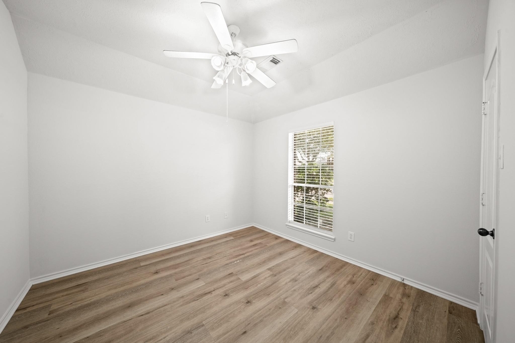 2415 Wyckchester Drive - Photo 7