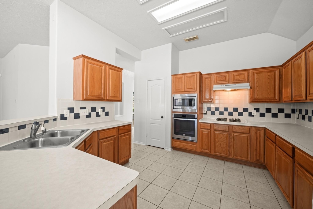 2415 Wyckchester Drive - Photo 20