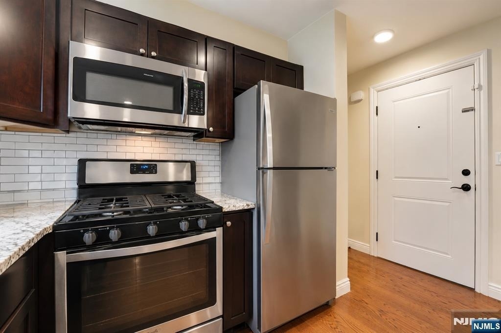 210 Hackensack - Photo 4
