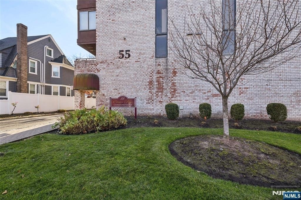 55 Clinton - Photo 1