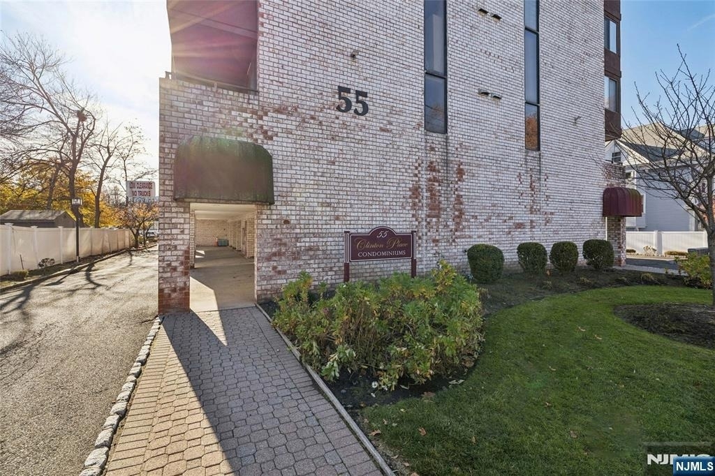 55 Clinton - Photo 2