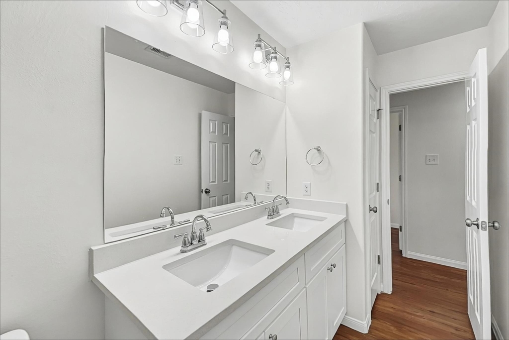 3934 Hawthorne Glen Court - Photo 11